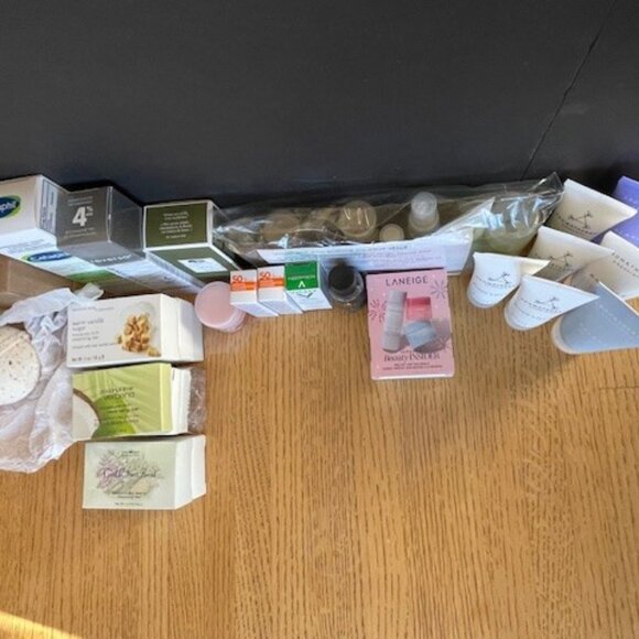 52 PIECES MOSTLY NEW: REVERSA, ORIGINS, LANEIGE, DRYBAR, ROCHEPOSAY, BULGARI etc - Picture 6 of 12